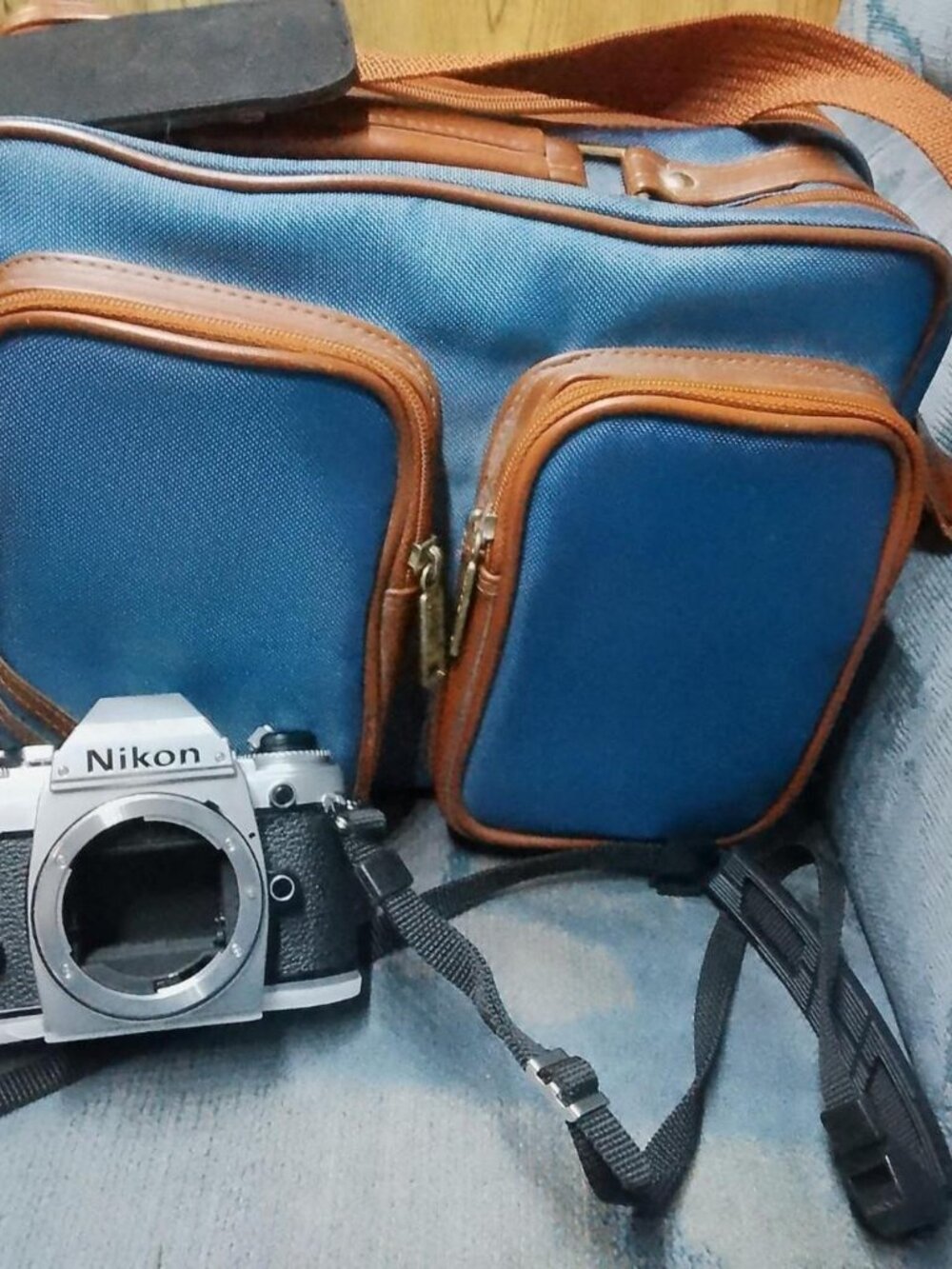Vintage Nikon FG Film Camera + Blue Camera Bag 🎞️💙